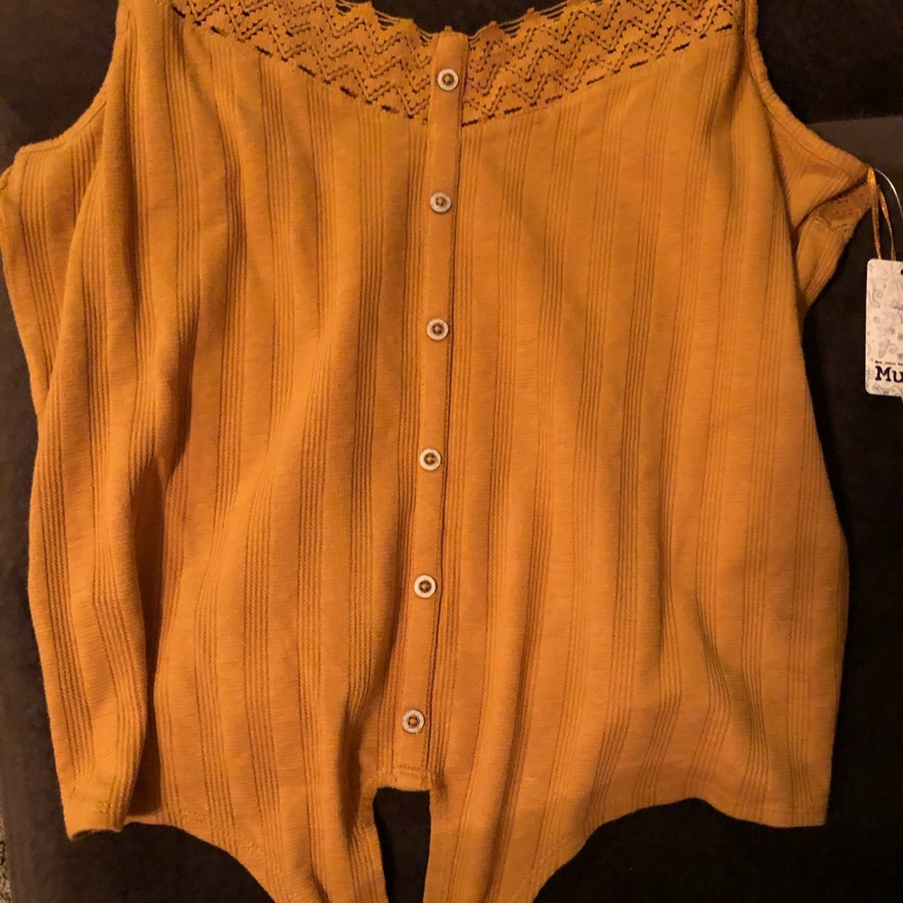 Burnt orange tank that ties at the bottom